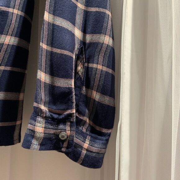 🏷️ 5 for $25 - HOLLISTER Faux Wrap Top - Picture 3 of 5